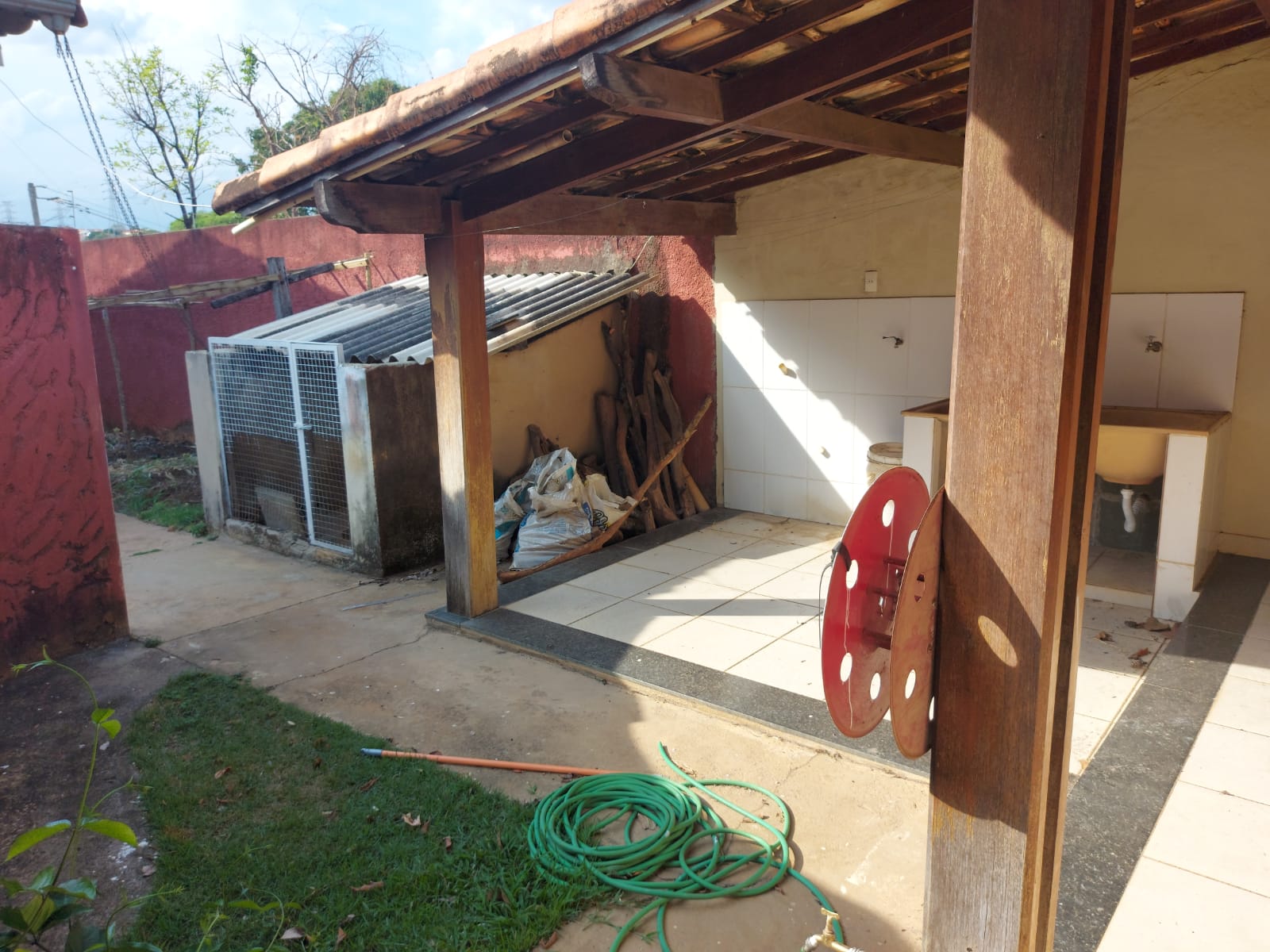 VENDO ÓTIMA CASA NO BAIRRO ANCHIETA 